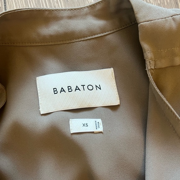Babaton camel coloured trench size XS. Great condition. Light weight. - Picture 2 of 3